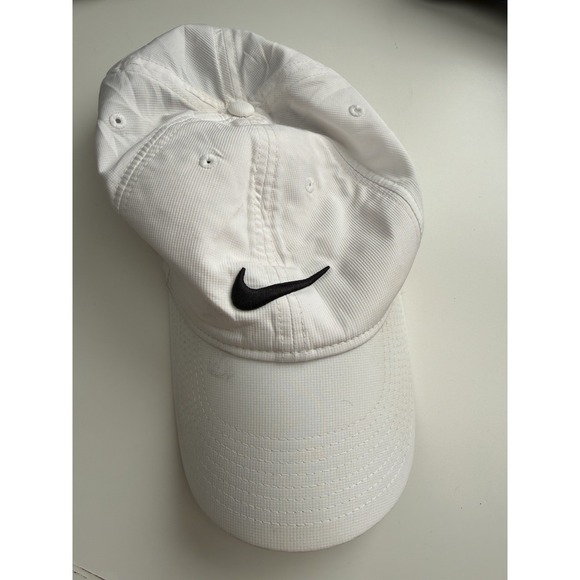 White Nike Cap Preowned